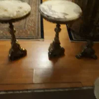 میز کنارسالنی وخاطره ویک آباژور قدیمی وسنکین وزیبا