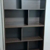 کتابخانه دارای کمد قفل دار