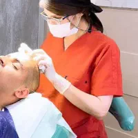 آموزش تخصصی کاشت مو و ابرو به صورت حرفه ای