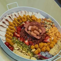 پذیرایی مهمونی با سینی مزه‌های خاص