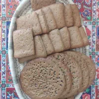 نیروی آقا یا خانم کار در کلوچه پزی