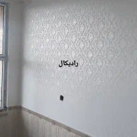 اجرای طرح کاغذ دیواری ب صورت رنگ