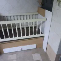 تخت کودک چوبی زیبا|تخت و صندلی بچه|تهران, قبا|دیوار