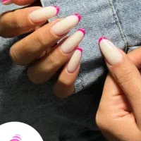 استخدام ناخنکار حرفه‌ای مسلط به پدیکور