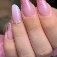 کاشت تخصصی ناخن|خدمات آرایشگری و زیبایی|رشت, منظریه|دیوار