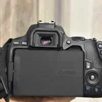 دوربین عکاسی و فیلمبردای Canon 250D|دوربین عکاسی و فیلم‌برداری|شیراز, دروازه قران|دیوار