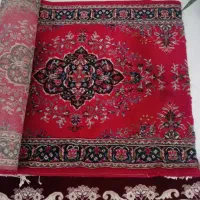 کناره فرش پارگی جزئی داره