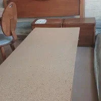 تخت و تشک همراه دو تا عسلی