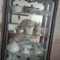 بوفه با چوب گردو کاملا سالم وتمیز