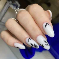 کاشت ناخن به همراه لاک ژل ساده رایگان