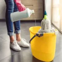 خانم برای نظافت منزل