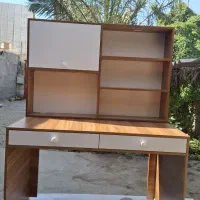 میز تحریر و کتابخانه دیواری و قفسه دیواری