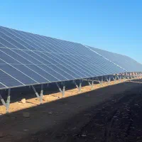 مهندس برق و عمران و تعدادی سرکارگر