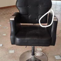 صندلی آرایشگاه همراه زیر پایی|آرایشگاه و سالن‌های زیبایی|همدان, |دیوار