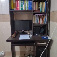 میز تحریر کتابخانه دار همراه با صندلی تمیز وسالم|میز تحریر و کامپیوتر|اصفهان, شیخ اشراق|دیوار
