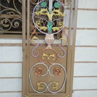 رنگ امیزی درب وپنجره انجام میشود