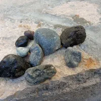 سنگهای خام|کلکسیون اشیاء عتیقه|طرقبه, |دیوار