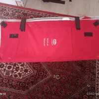 تخت کنار مادر چیکو