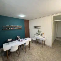 مزون آرایشگاه و دفتر کار حدفاصل هاشمیه و هنرستان