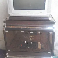 تلویزیون با ست تاپ باکس و میز