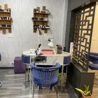 اجاره ی صندلی ناخن و مژه در سالن بی حاشیه|اجارهٔ دفتر کار، اتاق اداری، مطب|تهران, نازی‌آباد|دیوار