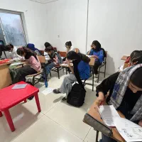 معلم زبان انگلیسی کودک و نوجوان