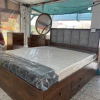 تخت و با مطلقات