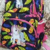 کیف مدرسه دخترانه درحد نو همش چندبار استفاده شده.