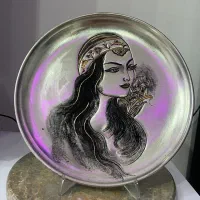 بشقاب قلمزنی شده طرح چهره