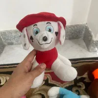 تعدادی عروسک|اسباب‌بازی بچه|رشت, آب آسیاب|دیوار