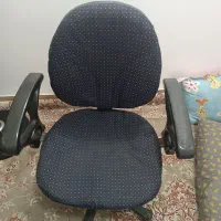 باسلام یک عدد تخت یک نفر ویک عدد صندلی چرخشی