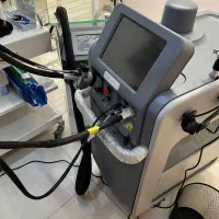 اپراتور خانم دستگاه کندلا