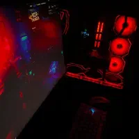 کیس گیمینگ و رندر Rtx 5060ti با مانیتور