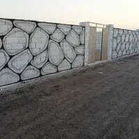 باغچه ۱۰۰ متری چهار دیواری رنگ آمیزی شده