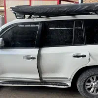 همکار شاسی کش بابت کار روی دستگاه شاسی کشی