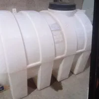 تانکر اب ۲۰۰۰لیتری با پایه اهنی وپمپ اب ۲اسب