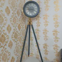 ساعت ایستاده