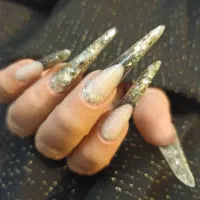 ناخن کار .پدیکور کار .کراتین کار