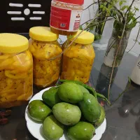 ترشی. انبه. با بهترین. کیفیت. موجود است