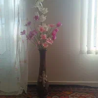 گلدان با گل