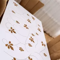 میزغذاخوری دارای شیشه روی میز