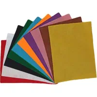 مقداری نمد با متراژ و رنگ های مختلف