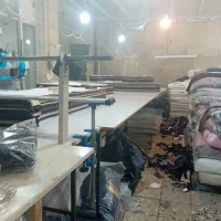 وسط کار خانم و بخار کار بسته بند کار