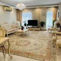 میدان ملت* ۱۴۵متر، ۳ساله، غرق نور جنوب
