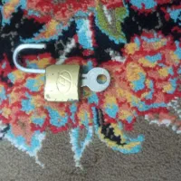 قفل کوچک|اسباب‌‌بازی|مهاباد (آذربایجان غربی), |دیوار