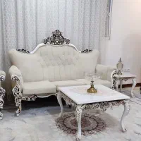 مبل هفت نفره و میز جلو مبلی