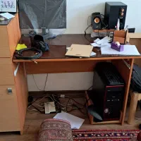 میز تحریر کاملا سالم