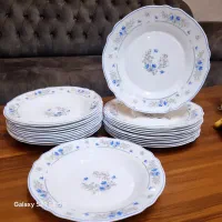 تعداد زیادی ظرف بفروش می‌رسد