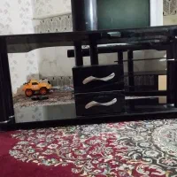 تلویزیون و دوتا میز