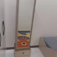 تخت خواب یک نفره و اینه قدی|تخت و سرویس خواب|اصفهان, کوی ولی عصر|دیوار